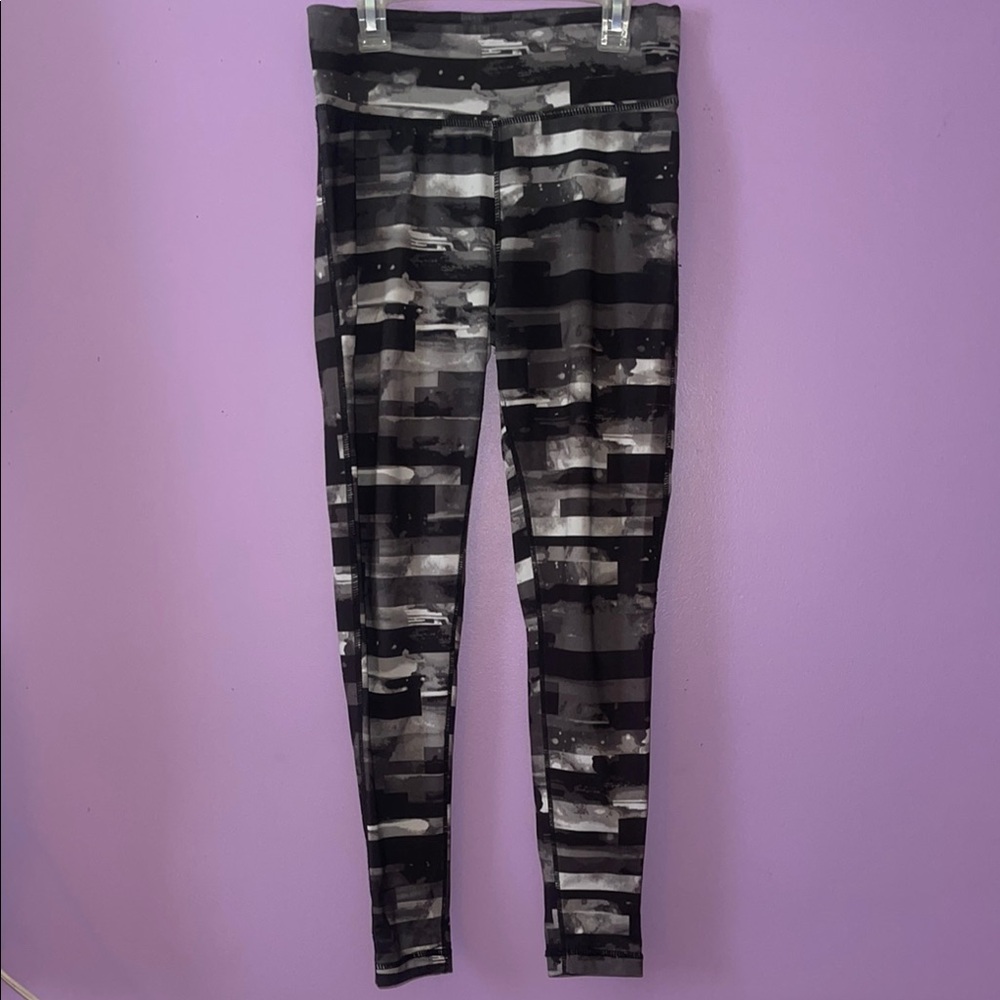 Black and Gray Patterned Leggings
